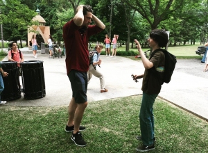 Finn Wolfhard i Andy Muschietti (zdjÄcie Barbara Muschietti) - obrazek