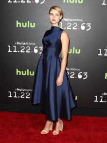 Dallas 63 Regency Bruin Theatre - Lucy Fry (1) - obrazek