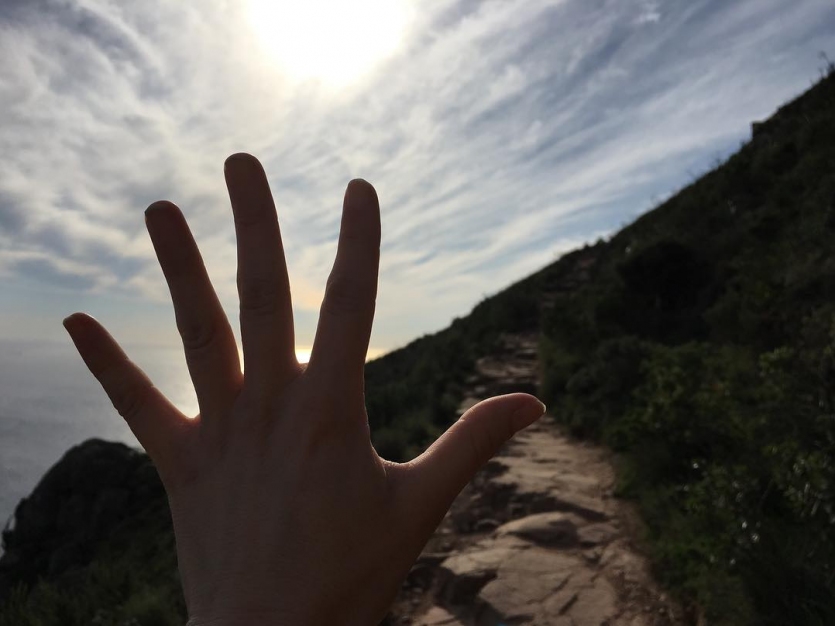 Katheryn Winnick (Touch the sky)