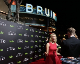 Dallas 63 Regency Bruin Theatre - Sarah Gadon (1) - obrazek