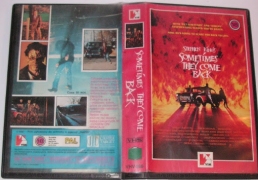 Oni czasami wracają (VHS) - okładka